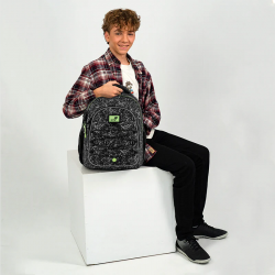 Kuprinė KITE 25,5L 43x33x23cm, juoda/balta sp.